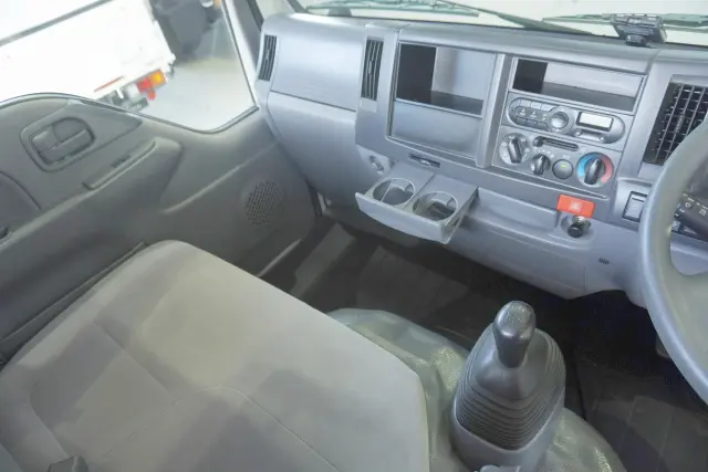 いすゞ エルフ TRG-NJR85A(2WD)の写真43