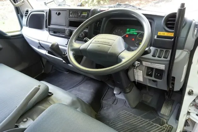 三菱 キャンター TKG-FBA30(2WD)の写真3