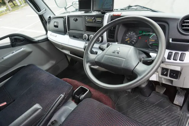 三菱 キャンター TPG-FBA00(2WD)の写真3