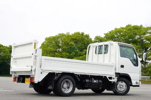 いすゞ エルフ TRG-NHR85A(2WD)の写真2