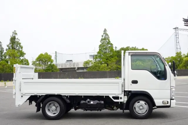 いすゞ エルフ TRG-NHR85A(2WD)の写真10