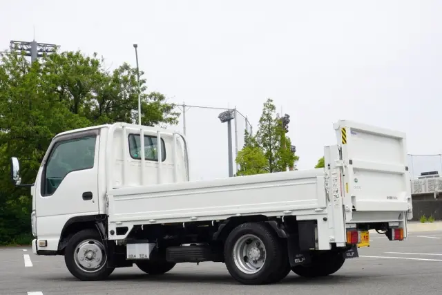 いすゞ エルフ TRG-NHR85A(2WD)の写真12