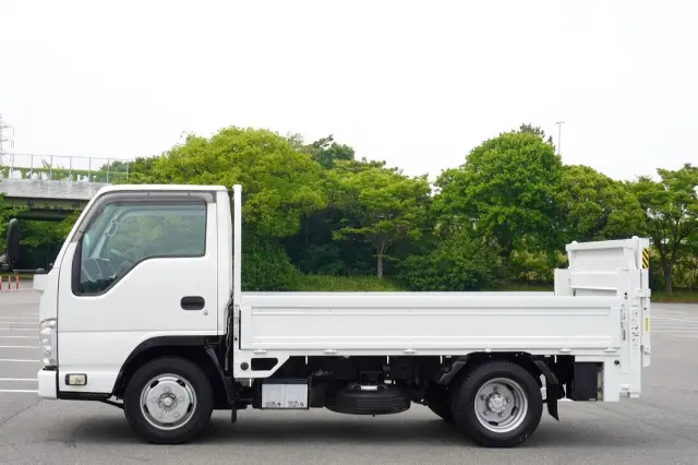 いすゞ エルフ TRG-NHR85A(2WD)の写真13