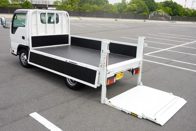 いすゞ エルフ TRG-NHR85A(2WD)の写真16