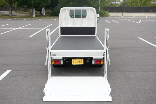 いすゞ エルフ TRG-NHR85A(2WD)の写真17