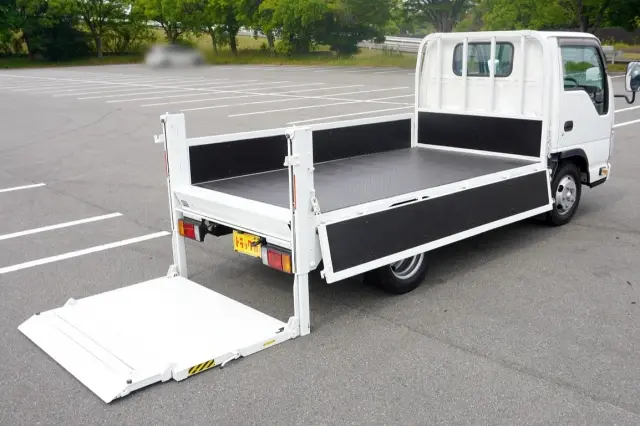 いすゞ エルフ TRG-NHR85A(2WD)の写真18