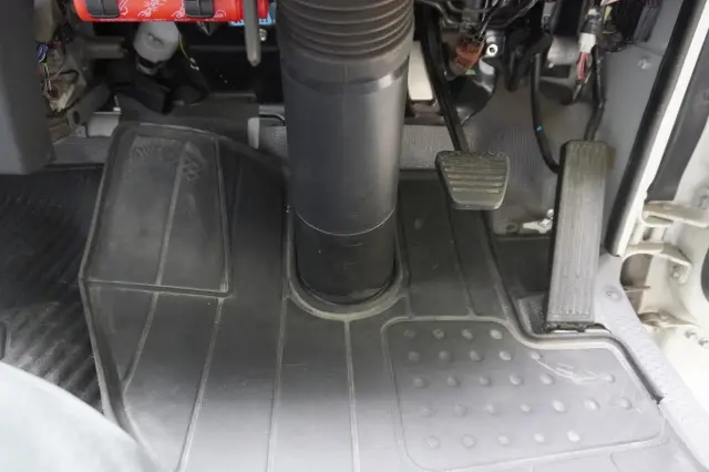いすゞ エルフ TRG-NHR85A(2WD)の写真39