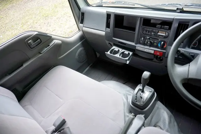いすゞ エルフ TRG-NHR85A(2WD)の写真40