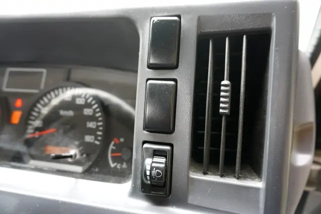 いすゞ エルフ TRG-NHR85A(2WD)の写真44