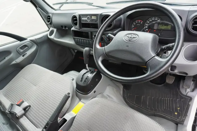 トヨタ ダイナ LDF-KDY281(4WD)の写真3