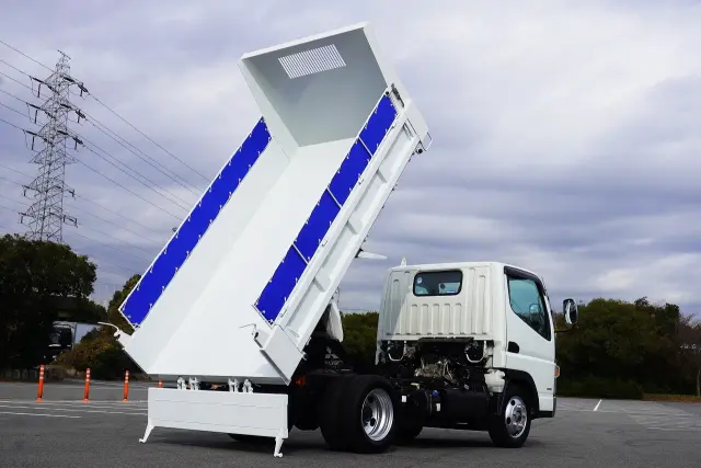 三菱 キャンター 2PG-FBA30(2WD)の写真2