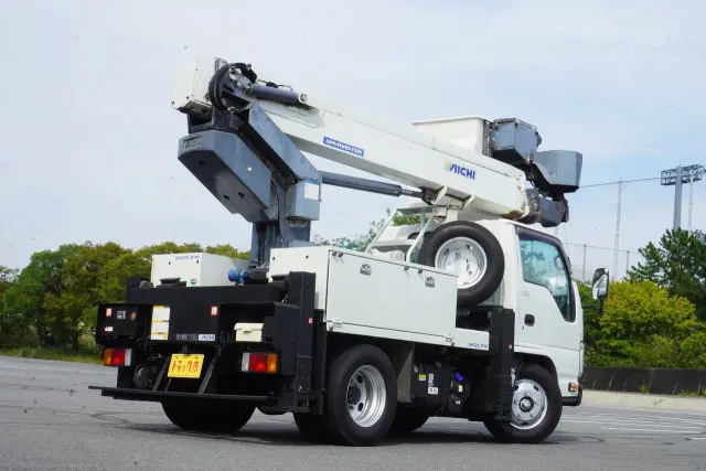 いすゞ エルフ 2RG-NKR88N(2WD)の写真2