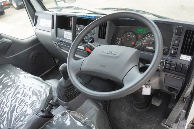 いすゞ エルフ 2RG-NKR88N(2WD)の写真3
