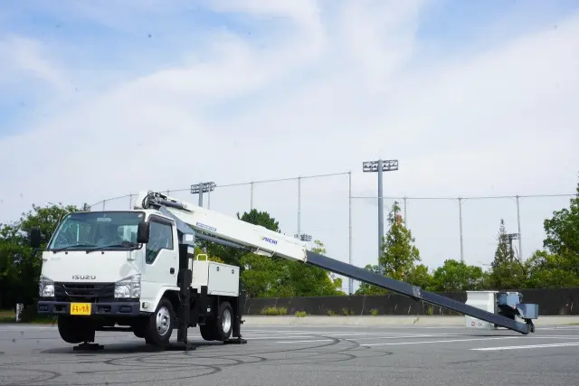 いすゞ エルフ 2RG-NKR88N(2WD)の写真5