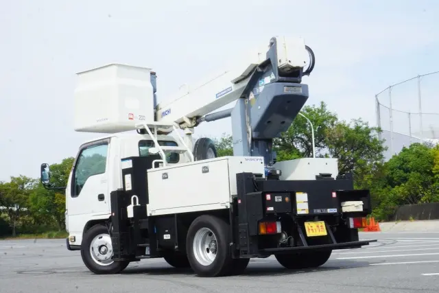 いすゞ エルフ 2RG-NKR88N(2WD)の写真11
