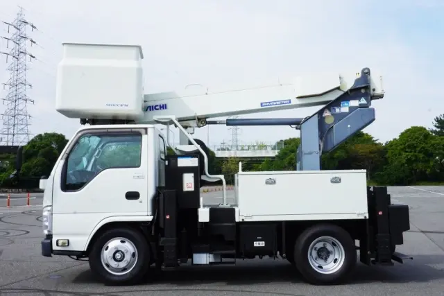 いすゞ エルフ 2RG-NKR88N(2WD)の写真12