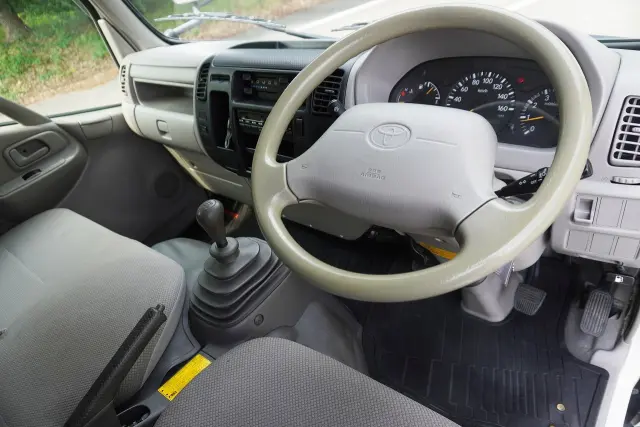 トヨタ ダイナ LDF-KDY241V(2WD)の写真2