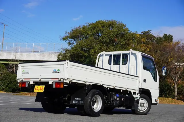 いすゞ エルフ 2RG-NHR88A(2WD)の写真2