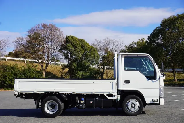 いすゞ エルフ 2RG-NHR88A(2WD)の写真9