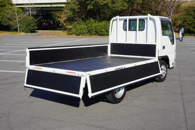 いすゞ エルフ 2RG-NHR88A(2WD)の写真15