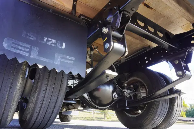 いすゞ エルフ 2RG-NHR88A(2WD)の写真26