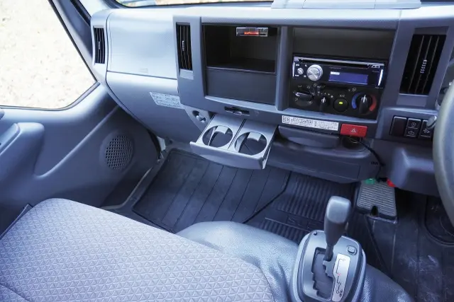 いすゞ エルフ 2RG-NHR88A(2WD)の写真40