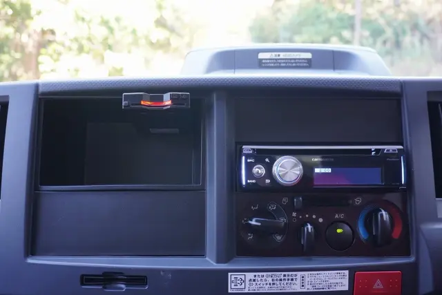 いすゞ エルフ 2RG-NHR88A(2WD)の写真41