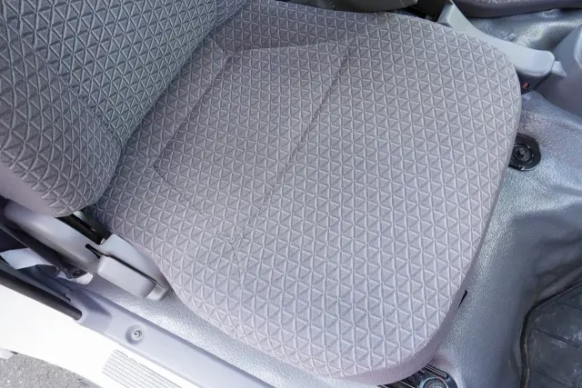 いすゞ エルフ 2RG-NHR88A(2WD)の写真45