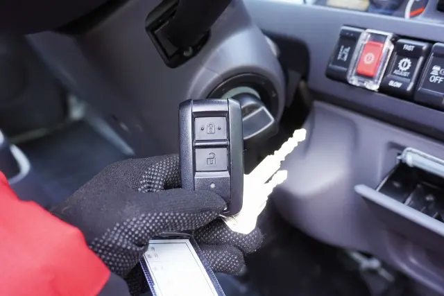 いすゞ エルフ 2RG-NHR88A(2WD)の写真49