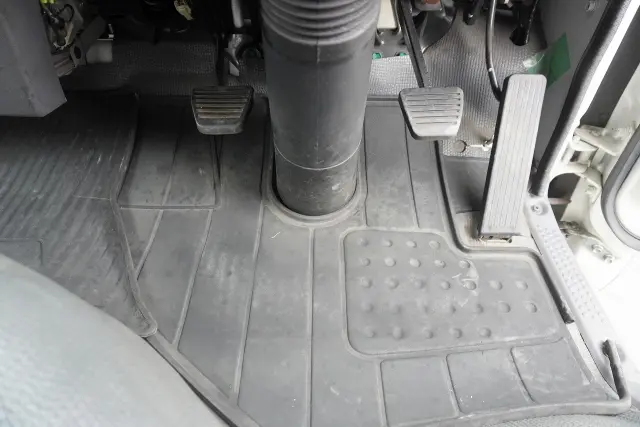 いすゞ エルフ TRG-NJR85A(2WD)の写真37