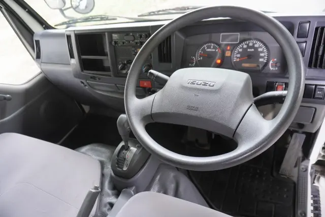 いすゞ エルフ TPG-NHR85AN(2WD)の写真3