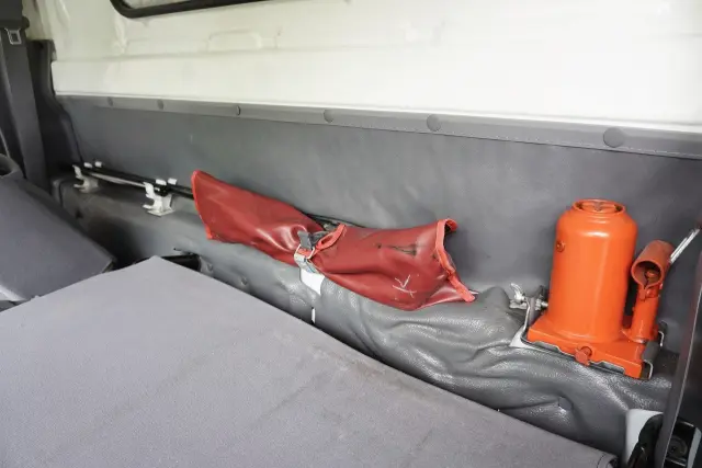 いすゞ エルフ TPG-NHR85AN(2WD)の写真48