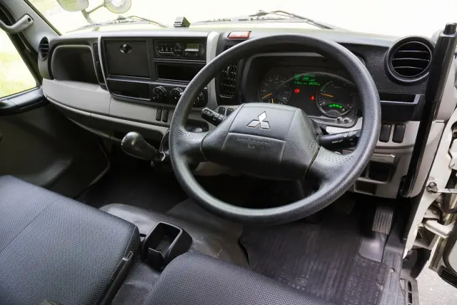 三菱 キャンター TPG-FBA30(2WD)の写真3