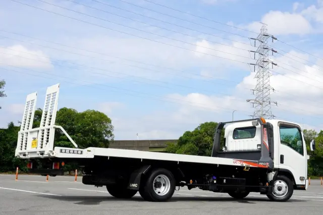 いすゞ エルフ 2RG-NPR88N(2WD)の写真2