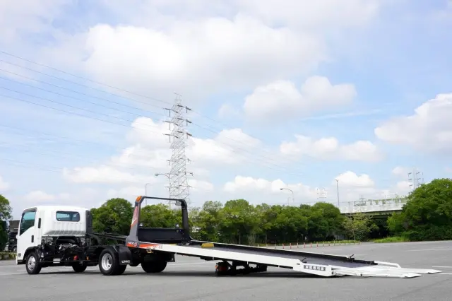 いすゞ エルフ 2RG-NPR88N(2WD)の写真17
