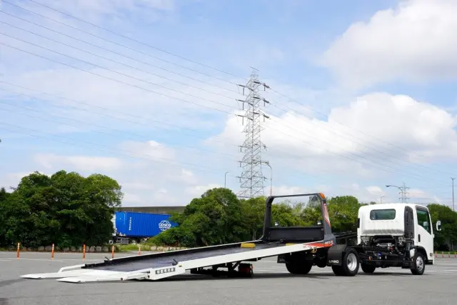 いすゞ エルフ 2RG-NPR88N(2WD)の写真18