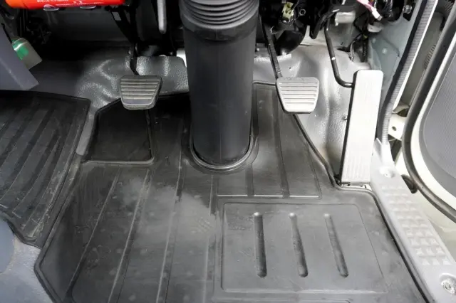 いすゞ エルフ 2RG-NPR88N(2WD)の写真41