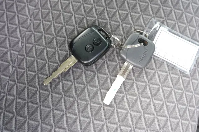 いすゞ エルフ 2RG-NPR88N(2WD)の写真48