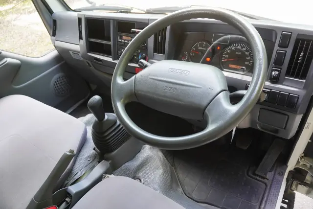 いすゞ エルフ TKG-NJS85A(4WD)の写真3