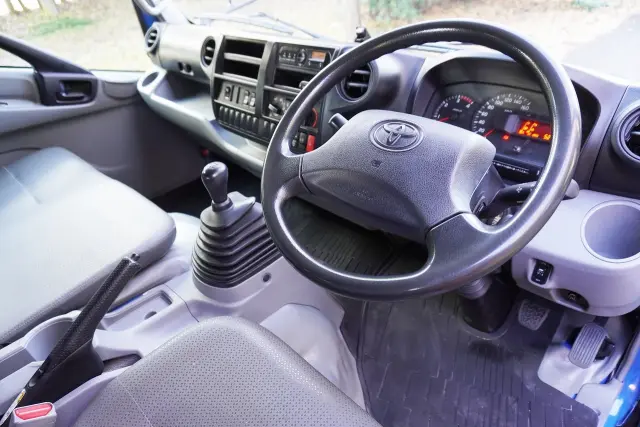 トヨタ ダイナ TKG-XZU710(2WD)の写真3