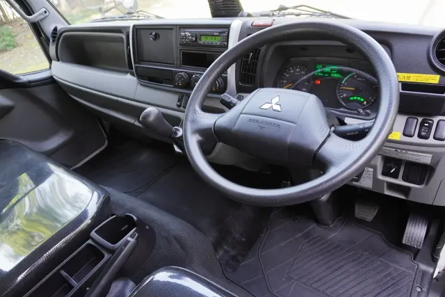 三菱 キャンター 2PG-FEB50(2WD)の写真3