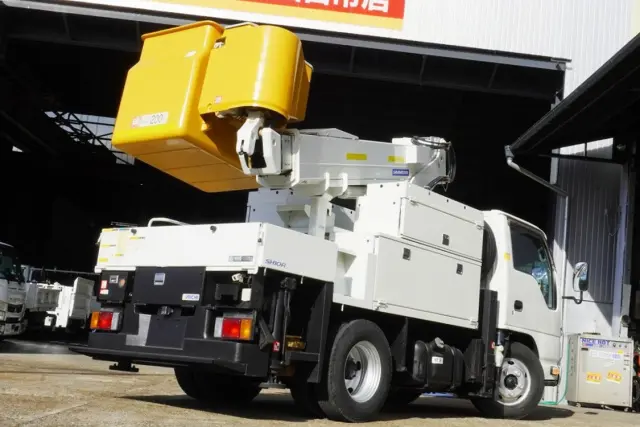 いすゞ エルフ TPG-NKR85AN(2WD)の写真2
