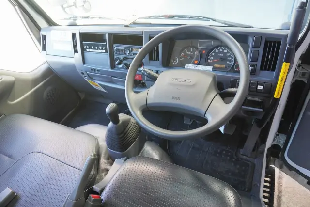 いすゞ エルフ TPG-NKR85AN(2WD)の写真3