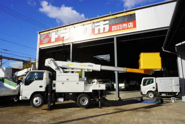 いすゞ エルフ TPG-NKR85AN(2WD)の写真5