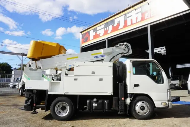 いすゞ エルフ TPG-NKR85AN(2WD)の写真9