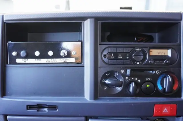 いすゞ エルフ TPG-NKR85AN(2WD)の写真41