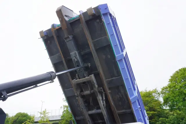 いすゞ フォワード TKG-FRR90S2(2WD)の写真28