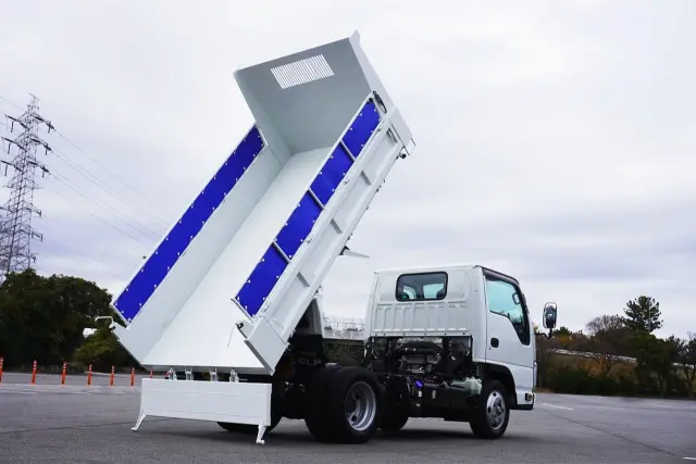 いすゞ エルフ 2RG-NJR88AN(2WD)の写真2