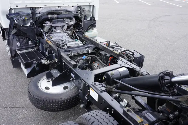 いすゞ エルフ 2RG-NJR88AN(2WD)の写真6