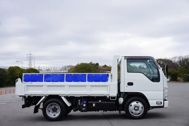 いすゞ エルフ 2RG-NJR88AN(2WD)の写真11